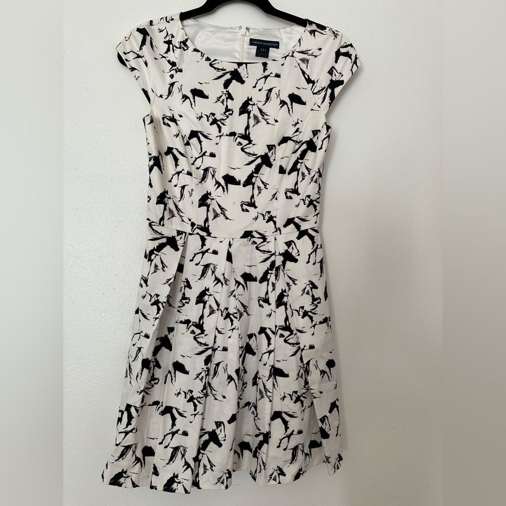 Hatched Horses White Capped Sleeve Dress by French Connection Size US 2 EUC